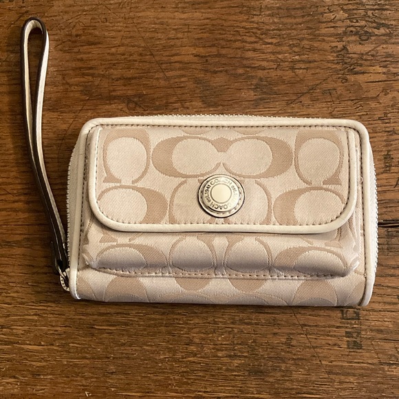 Coach Signature Zip Around Wristlet Wallet w/front magnetic snap pocket … - Picture 1 of 9